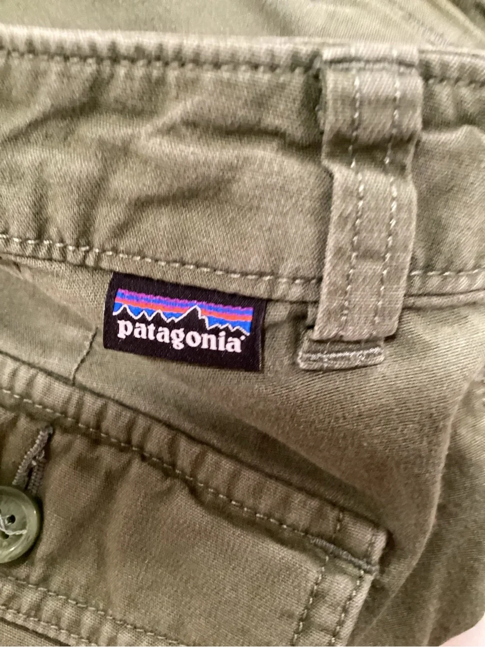 Patagonia Woman’s Olive khaki Utility Roll Cuff Shorts 8 - Picture 7 of 11